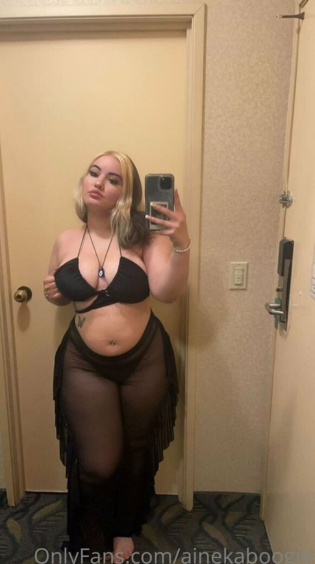 ainekaboogie star naked photo