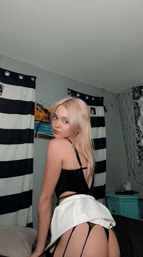 Kayleighbabyyy nude model archive