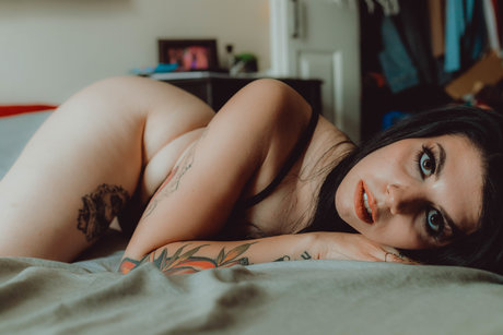 sexy mom onlyfans art naked galleries