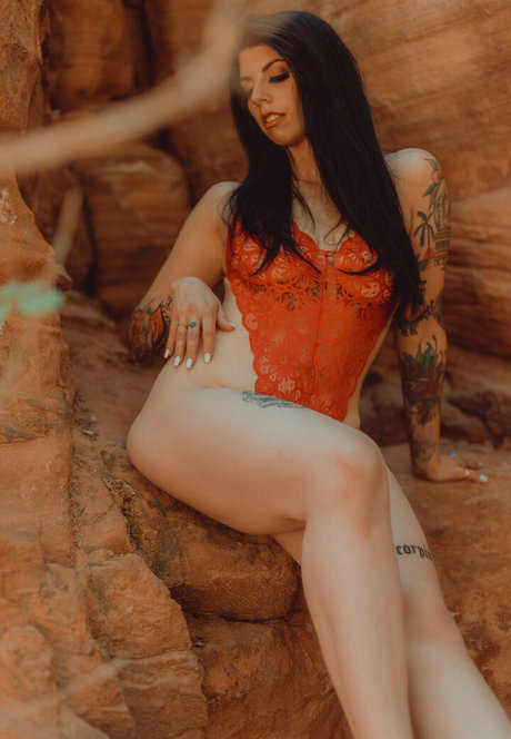 Thatsoraven95 exclusive model pics