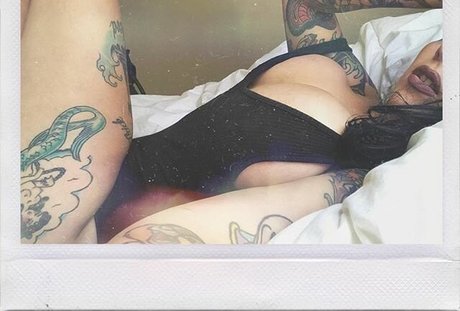 Bailey Arber nude model pictures