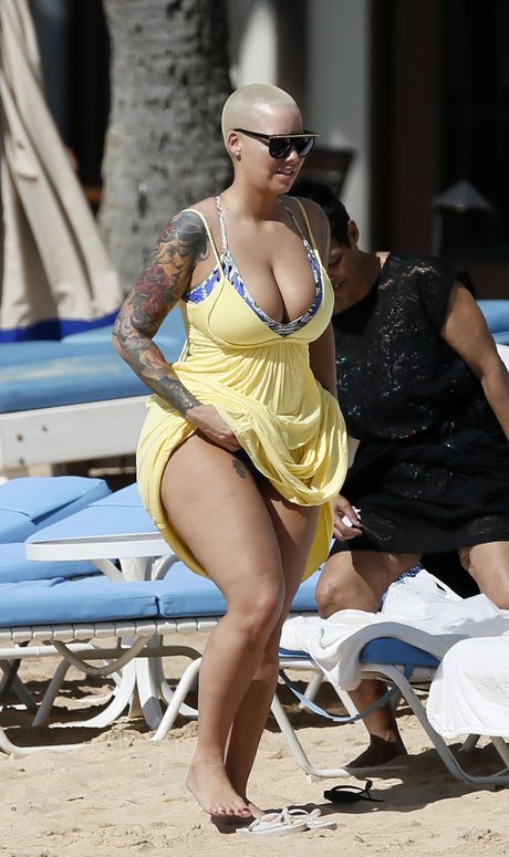 Amber rose model top pic