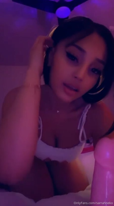 sarrahneko beautiful actress images