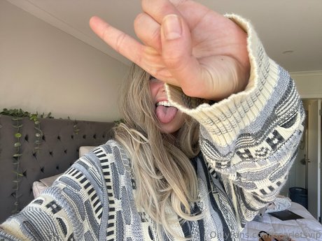 Scarlet Tamper hot pornstar gallery