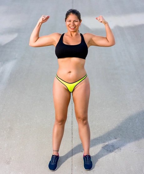 Eimeo model exclusive galleries