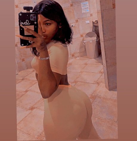 Sarabanks_ nudes actress photo