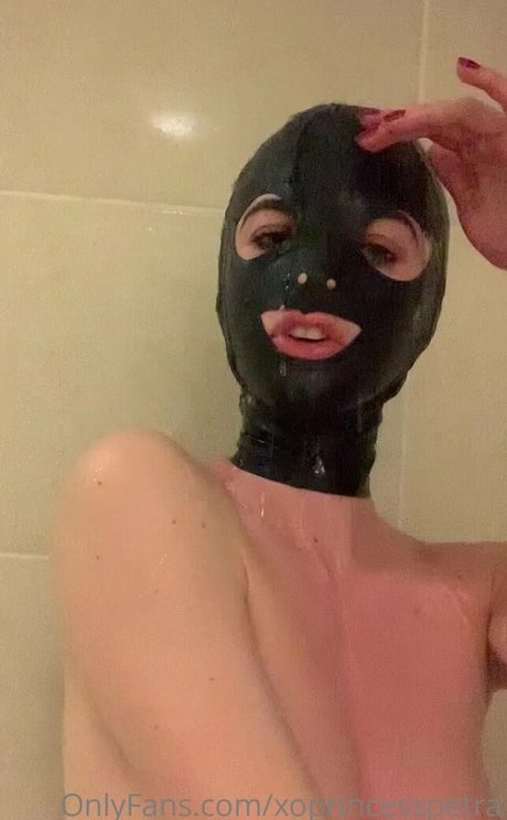 xoPrincessPetra pornographic model pic