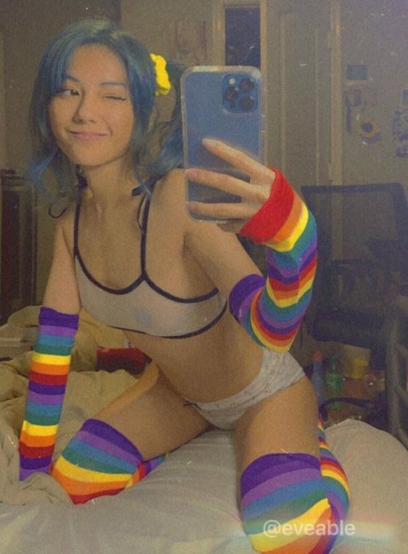 eveable star hot pictures