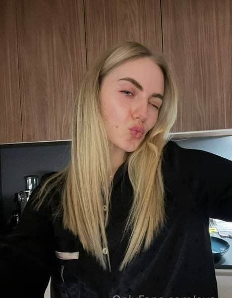 eva e pretty actress images