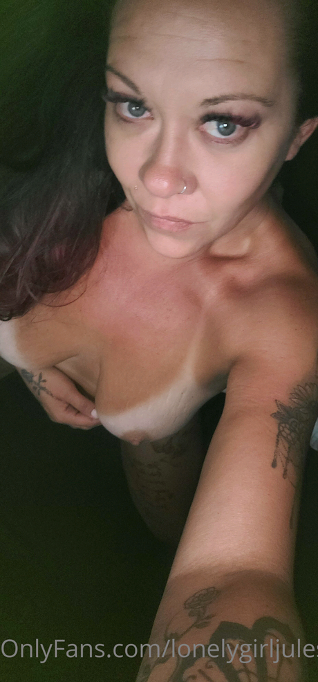 Lonelygirljules pornstar beautiful pics