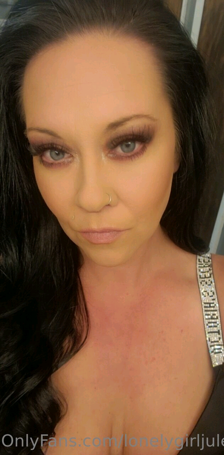 Lonelygirljules pornographic model photos