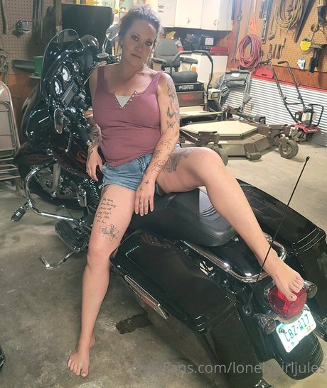 Lonelygirljules star hot images