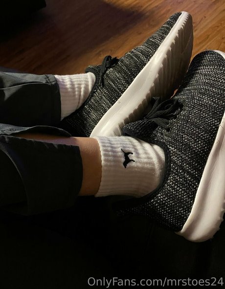 mrstoes24 erotic actress image