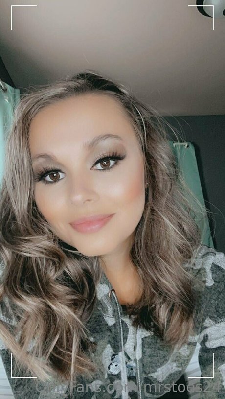 mrstoes24 erotic model archive