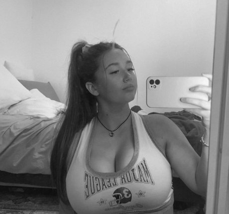 Hayley Aurisch model beautiful pic