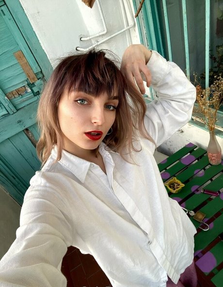 techno sqrt model beautiful image