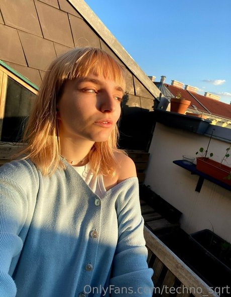 techno sqrt hot actress image