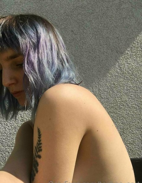 techno sqrt star nudes images