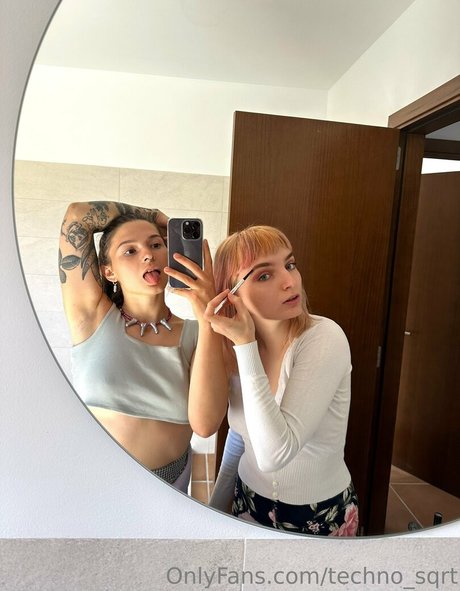 techno sqrt nude model pic