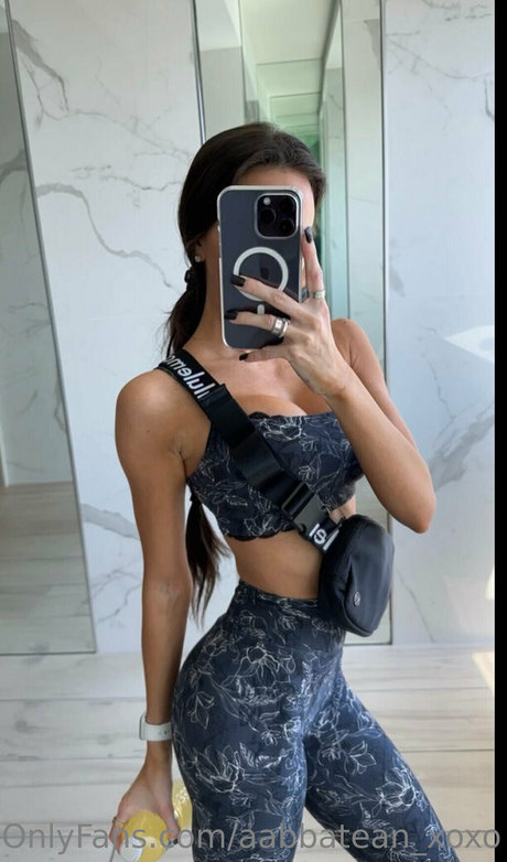 aaabbatea nude actress photos