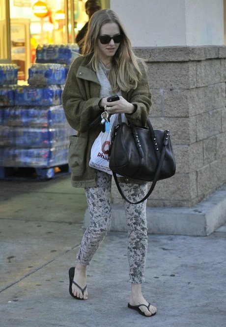 Amanda Seyfried free star pictures