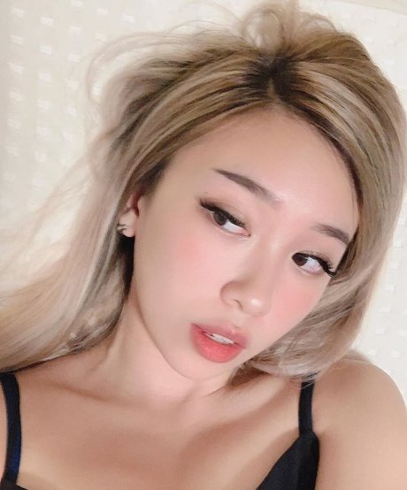 Luna Ly xxx actress image
