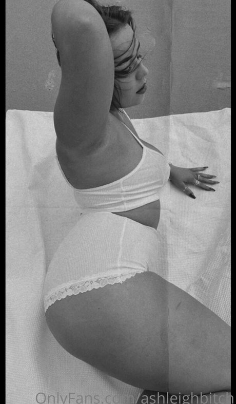 ashleighbitch naked model pic