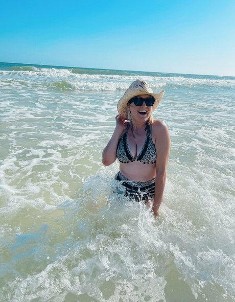 elizabethcastravet nudes star img