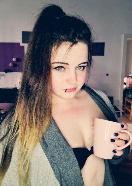 crazy curvy melii Profile photo