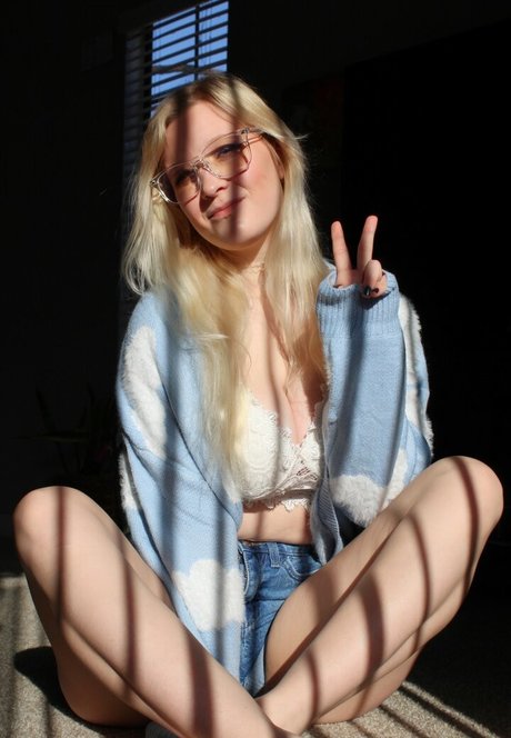 sarahsuniversefree model nudes pic