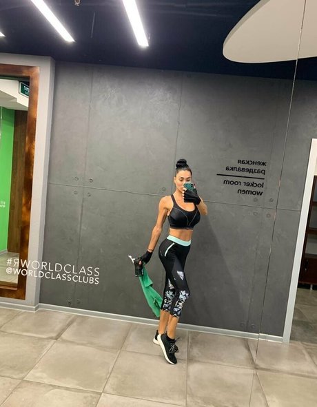 Sexy Alisa model naked images