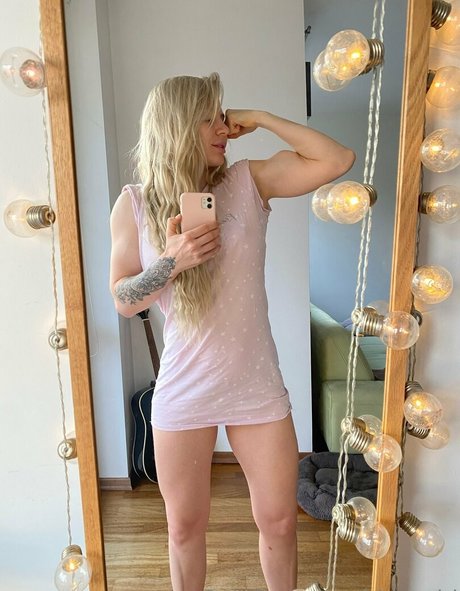 bicepgirl star naked img