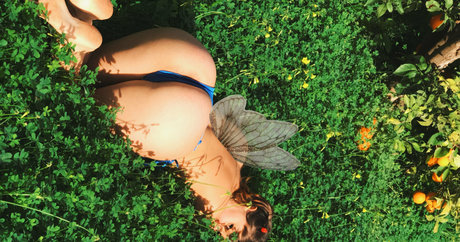 teen lesbian onlyfans top picture