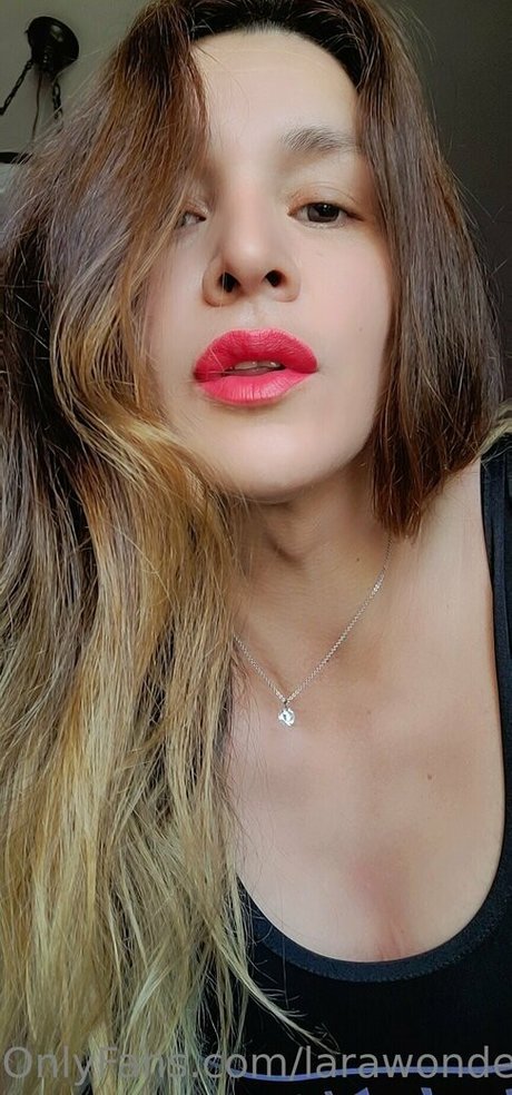 larawonder naked model photo