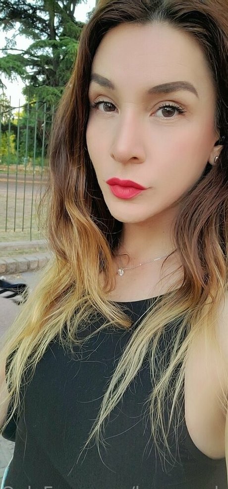 larawonder best model images