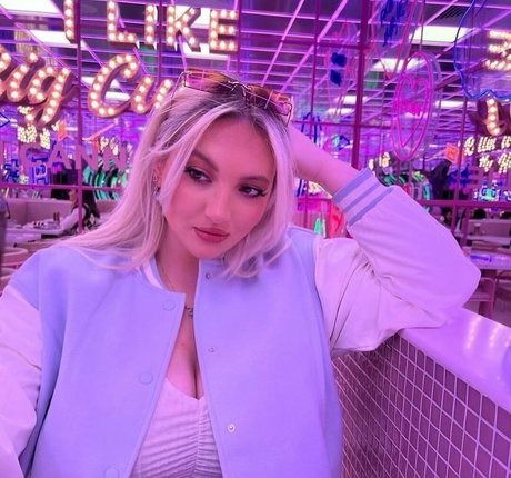 Shona Colson hot actress galleries