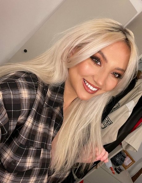 Shona Colson pretty pornstar pic