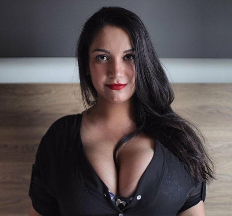 Isa Malone pornstar pretty gallery