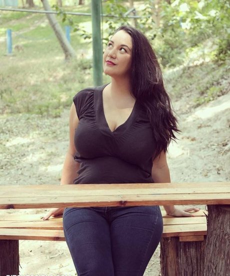 Isa Malone exclusive star photo