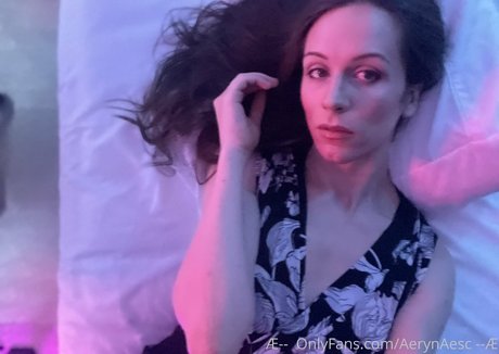 oliviawould model art img