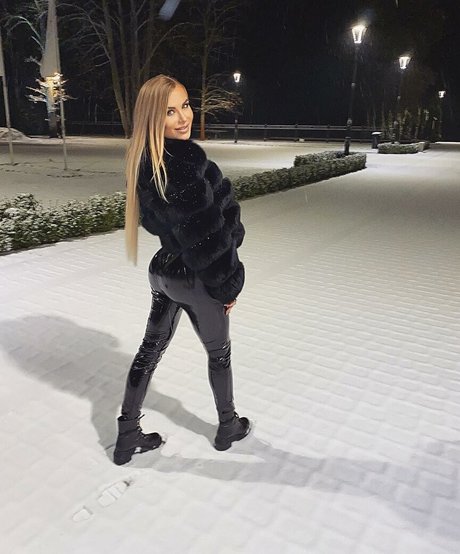 Noele Natalia best model gallery