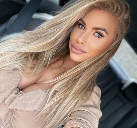 Noele Natalia hd actress img