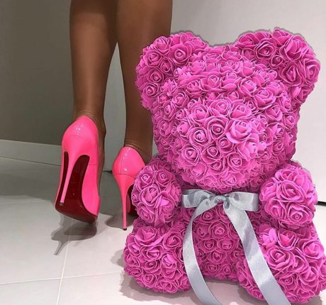 Noele Natalia nice actress photos