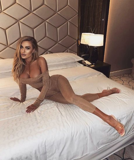 Noele Natalia model nude pic