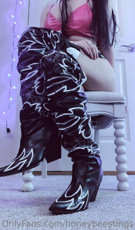honeybeestings hot pornstar img