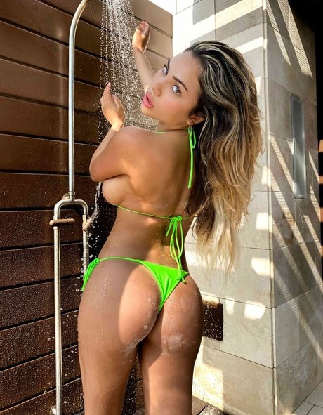 Amber Khieralla hd actress img