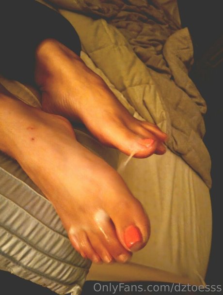 dztoesss naked actress gallery