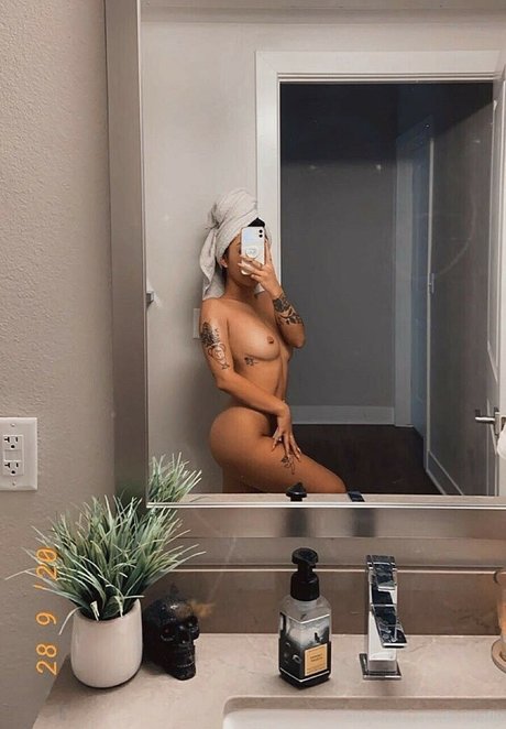 Butterrfli star nude image