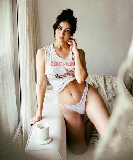 amyaelaofficial erotic star images