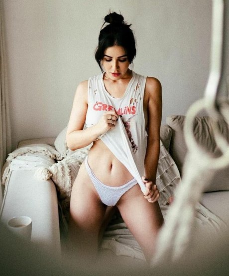 amyaelaofficial model porn pic